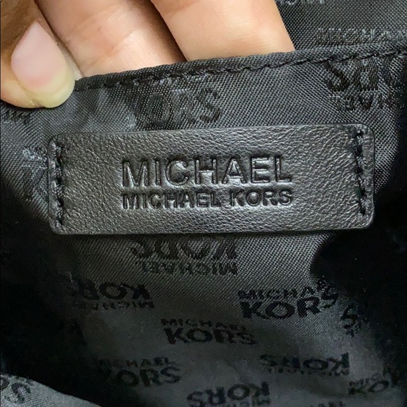 Black & Gold Michael Kors Purse - Picture 3 of 5